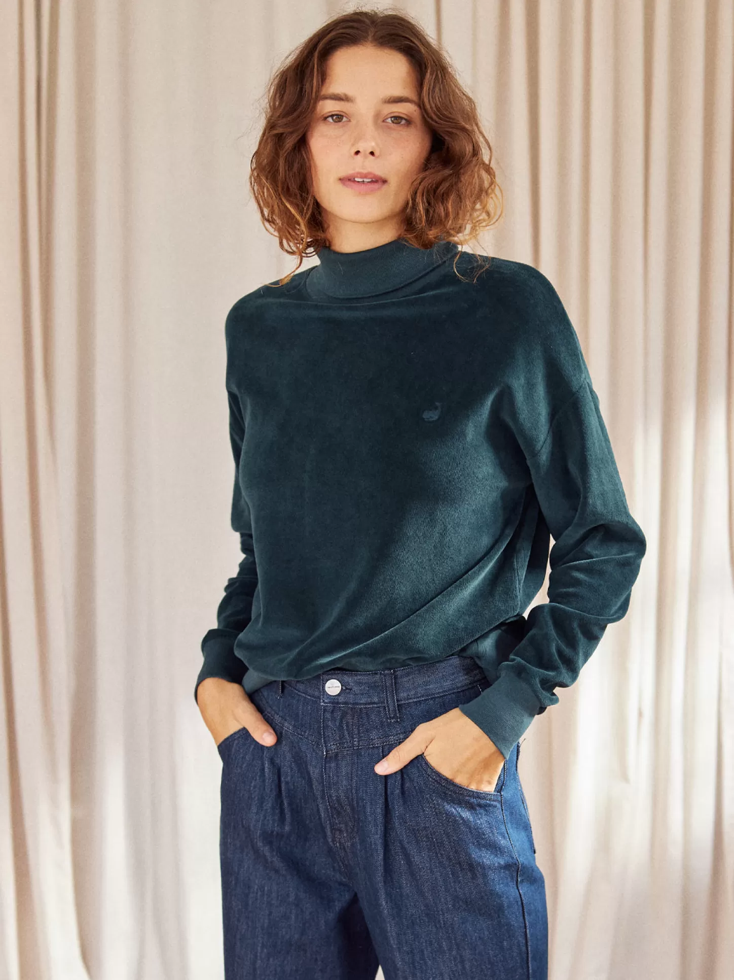 Hot Dundee Women Sweatshirts