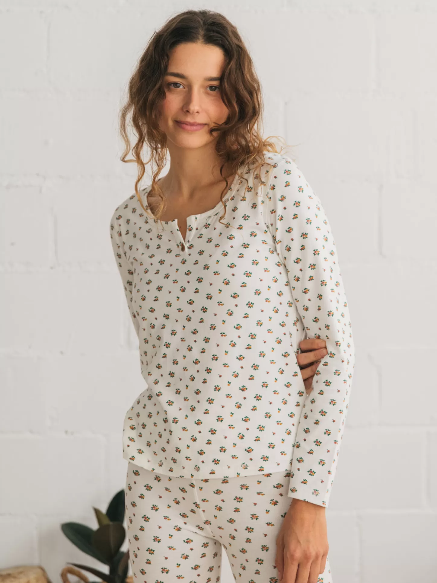 Discount Kassari Women Tops